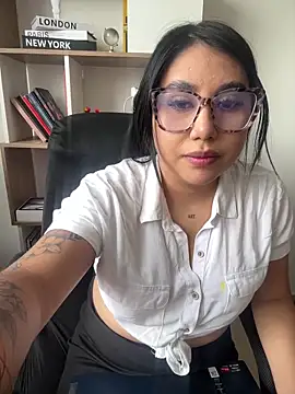 Snapshot of Sophie_Dreamss chatting on February 19, 6:59 pm Sophie Dreamss online show from February 19, 6:59 pm