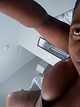 Snapshot of trickyOne chatting on January 8, 10:17 am trickyOne online show from January 8, 10:17 am