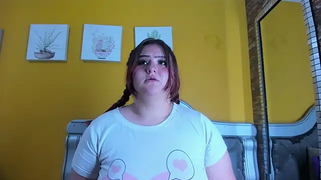 Snapshot of Miiafoox chatting on September 11, 3:23 pm Miiafoox online show from September 11, 3:23 pm