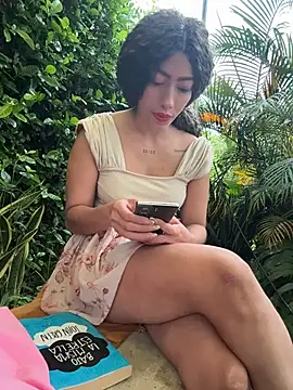Snapshot of roxyrougee chatting on July 1, 11:01 am roxyrougee online show from July 1, 11:01 am