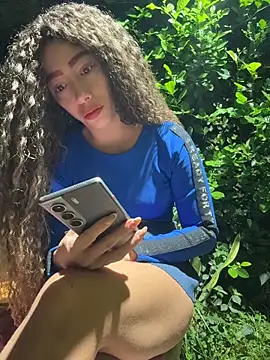 Snapshot of roxyrougee chatting on July 2, 10:32 am roxyrougee online show from July 2, 10:32 am