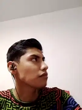 aispuro8505 online show from December 4, 5:06 am