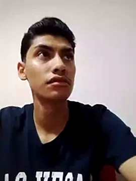 aispuro8505 online show from December 5, 5:38 am