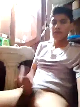Snapshot of aispuro8505 chatting on June 14, 6:37 am aispuro8505 online show from June 14, 6:37 am
