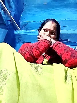 Snapshot of Jooli_xx chatting on December 2, 1:00 am Jooli xx online show from December 2, 1:00 am