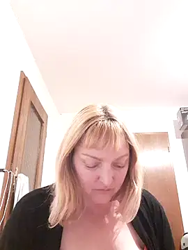 Snapshot of LiluLiluLilu chatting on September 27, 9:20 pm LiluLiluLilu online show from September 27, 9:20 pm