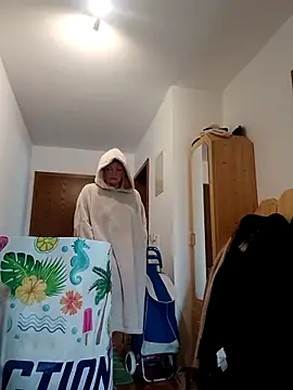 LiluLiluLilu online show from April 15, 8:21 am