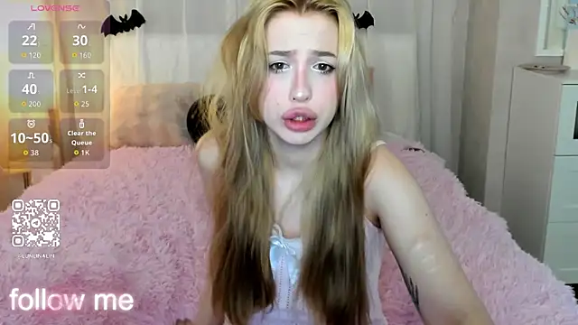 Snapshot of LightStar_18 chatting on November 3, 8:04 am LightStar 18 online show from November 3, 8:04 am