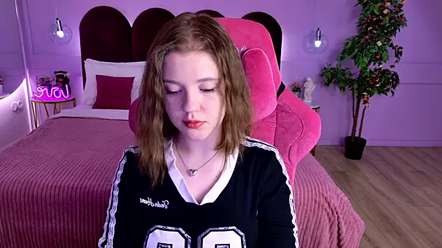 Snapshot of AlmaSound chatting on May 19, 5:03 am AlmaSound online show from May 19, 5:03 am