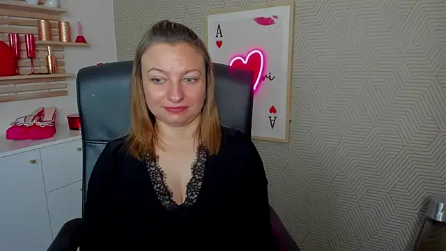 Snapshot of angelaSamt chatting on June 15, 5:53 am angelaSamt online show from June 15, 5:53 am