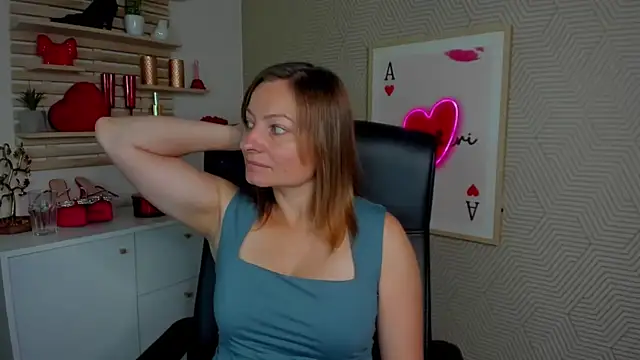 Snapshot of angelaSamt chatting on July 9, 5:55 am angelaSamt online show from July 9, 5:55 am