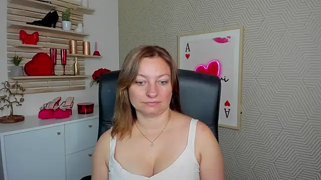Snapshot of angelaSamt chatting on July 16, 5:35 am angelaSamt online show from July 16, 5:35 am