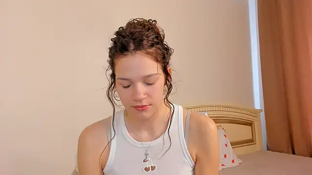 VelvetRisque online show from April 14, 6:52 am