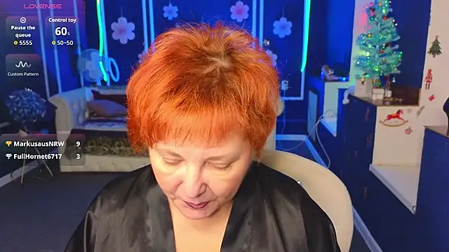 Snapshot of Kira_Kenett chatting on December 18, 8:42 am Kira Kenett online show from December 18, 8:42 am