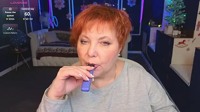 Snapshot of Kira_Kenett chatting on December 19, 12:45 pm Kira Kenett online show from December 19, 12:45 pm