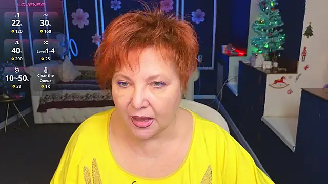 Snapshot of Kira_Kenett chatting on December 23, 6:44 am Kira Kenett online show from December 23, 6:44 am