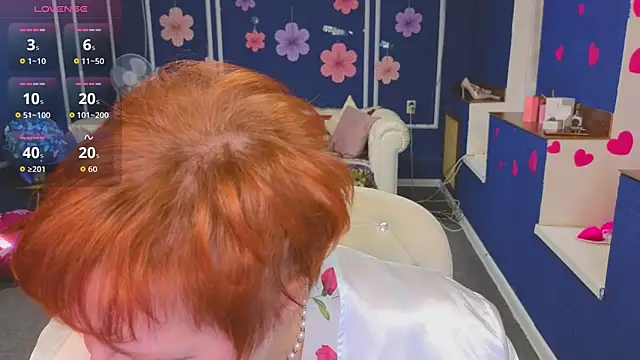 Snapshot of Kira_Kenett chatting on February 7, 6:50 am Kira Kenett online show from February 7, 6:50 am