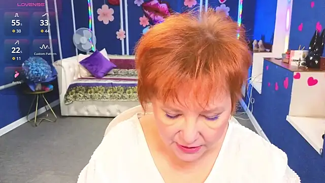 Snapshot of Kira_Kenett chatting on February 9, 5:55 am Kira Kenett online show from February 9, 5:55 am