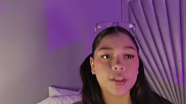 HatsaJones online show from April 18, 5:00 am