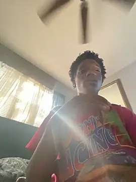 Snapshot of dmmeformerch chatting on February 22, 9:02 pm dmmeformerch online show from February 22, 9:02 pm