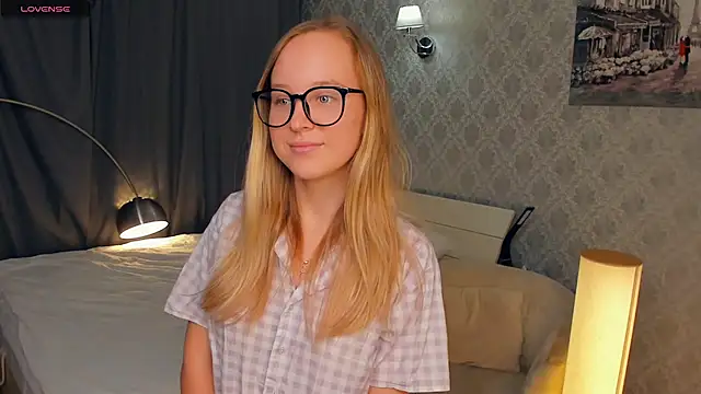 SoonMoor online show from October 17, 5:26 pm