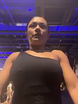 TiffanyyLam online show from October 28, 10:19 am