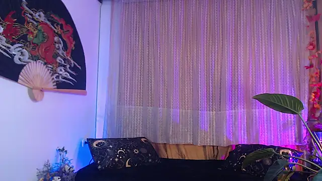 Ellyuwuw online show from April 10, 11:53 pm