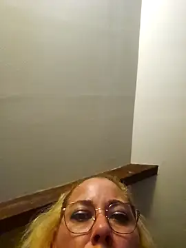 Snapshot of misscokine666 chatting on October 3, 6:27 pm misscokine666 online show from October 3, 6:27 pm