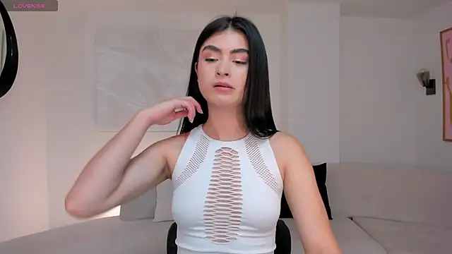 Snapshot of LucyWeiss_ chatting on October 2, 8:05 pm LucyWeiss online show from October 2, 8:05 pm