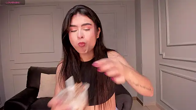 Snapshot of LucyWeiss_ chatting on October 6, 7:55 pm LucyWeiss online show from October 6, 7:55 pm