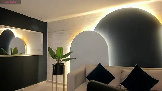 Snapshot of LucyWeiss_ chatting on October 12, 6:40 pm LucyWeiss online show from October 12, 6:40 pm