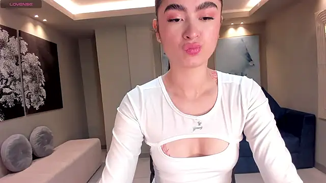 Snapshot of LucyWeiss_ chatting on October 13, 9:15 pm LucyWeiss online show from October 13, 9:15 pm