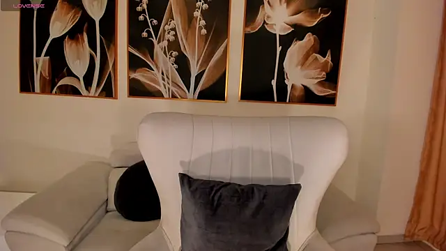 Snapshot of LucyWeiss_ chatting on October 28, 8:00 pm LucyWeiss online show from October 28, 8:00 pm