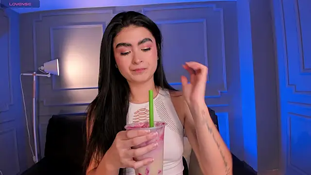 Snapshot of LucyWeiss_ chatting on November 5, 7:58 pm LucyWeiss online show from November 5, 7:58 pm