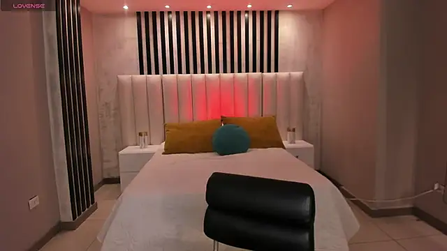 Snapshot of LucyWeiss_ chatting on November 10, 8:41 pm LucyWeiss online show from November 10, 8:41 pm