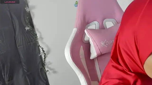 Snapshot of dalila_kemur chatting on September 17, 4:14 am dalila kemur online show from September 17, 4:14 am