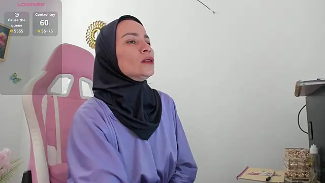 Snapshot of dalila_kemur chatting on November 6, 8:10 pm dalila kemur online show from November 6, 8:10 pm