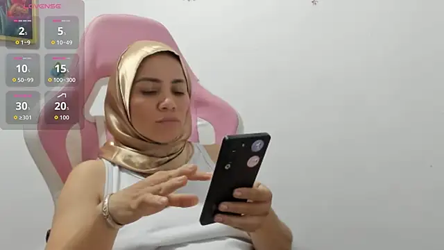 Snapshot of dalila_kemur chatting on November 26, 4:24 am dalila kemur online show from November 26, 4:24 am