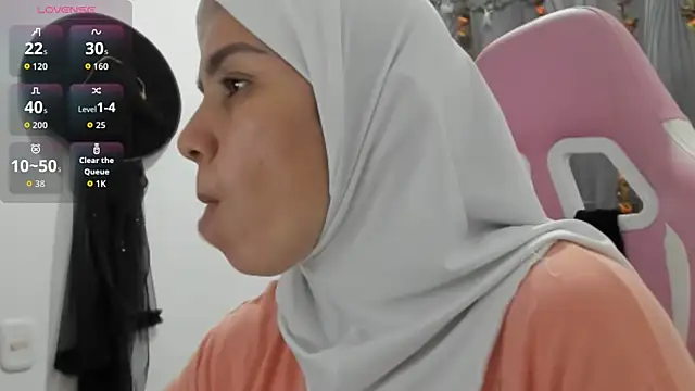 Snapshot of dalila_kemur chatting on December 13, 10:04 pm dalila kemur online show from December 13, 10:04 pm