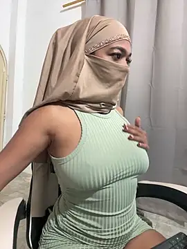 Snapshot of Yuli_arabic chatting on April 27, 7:23 pm Yuli arabic online show from April 27, 7:23 pm