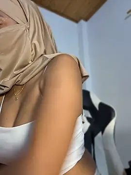 Snapshot of Yuli_arabic chatting on May 23, 7:29 pm Yuli arabic online show from May 23, 7:29 pm