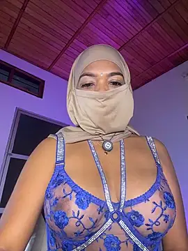Snapshot of Yuli_arabic chatting on June 21, 8:11 pm Yuli arabic online show from June 21, 8:11 pm