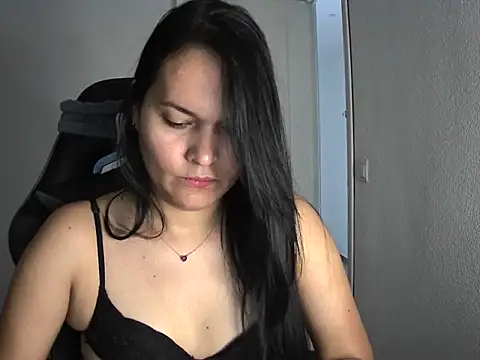 Snapshot of dulvolkova chatting on October 14, 7:53 am dulvolkova online show from October 14, 7:53 am
