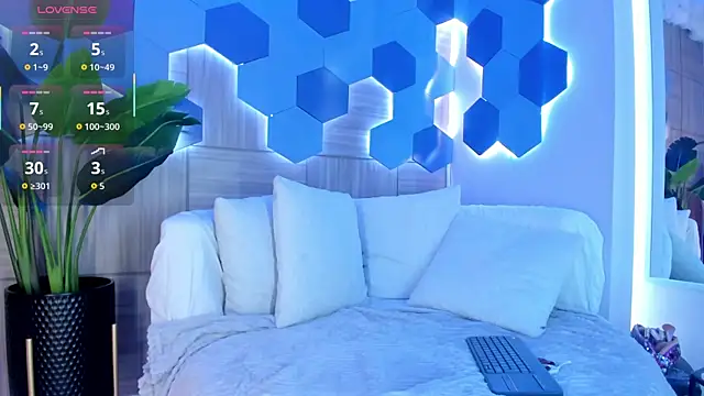 RoxyLior online show from October 4, 7:12 pm