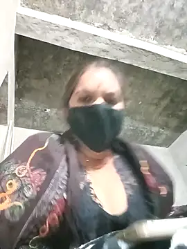 Snapshot of suhani_sharmj chatting on December 18, 10:49 pm suhani sharmj online show from December 18, 10:49 pm