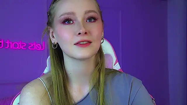 AgataFoxley online show from April 22, 6:31 pm