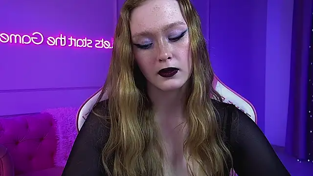 AgataFoxley online show from May 5, 6:32 am