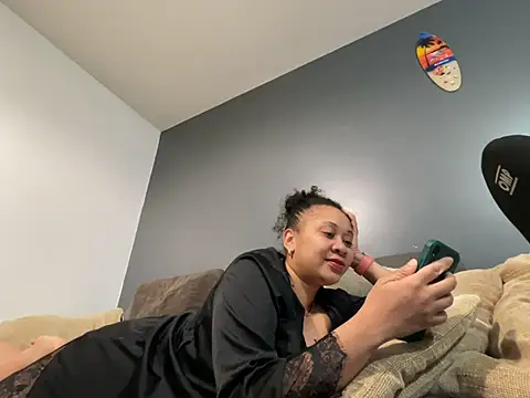 MILF Stephanie online show from May 13, 11:40 am