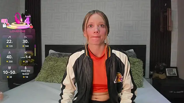 Brianna Bondd online show from October 14, 3:02 pm