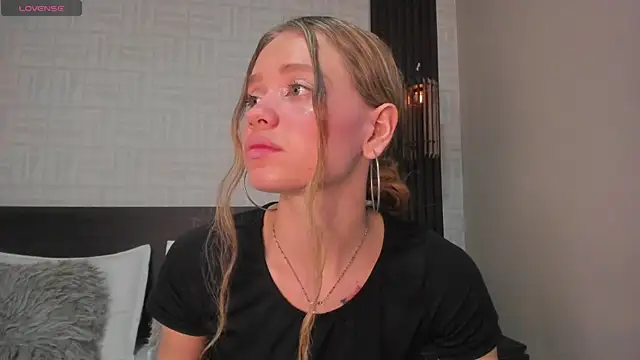 Brianna Bondd online show from October 17, 4:20 pm